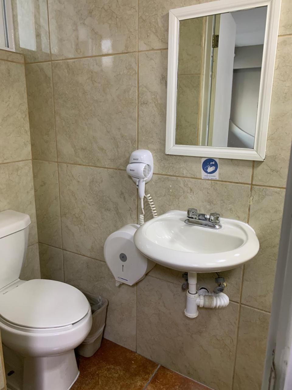 Hotel Tecnologico Querétaro Esterno foto